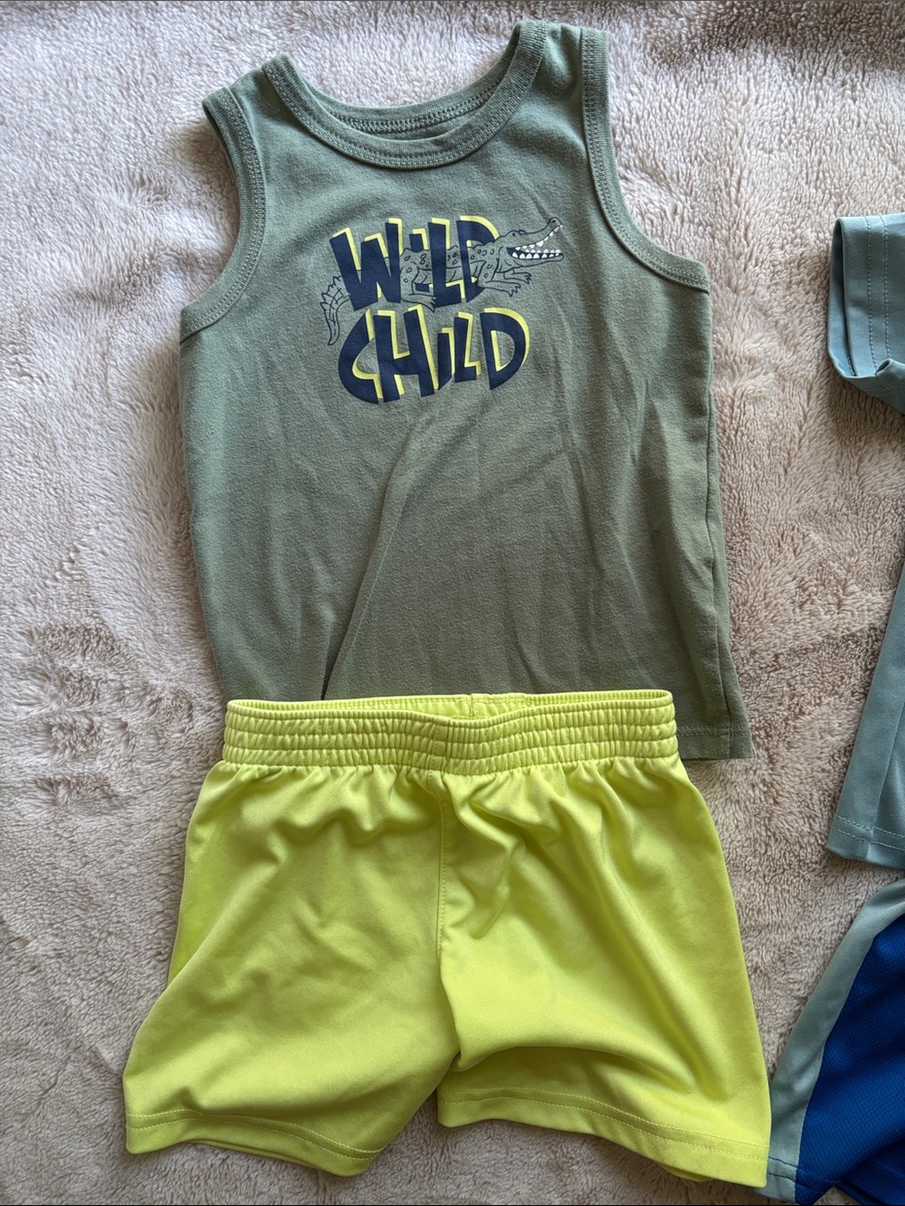 2T lot of summer boy clothes - Picture 4 of 4